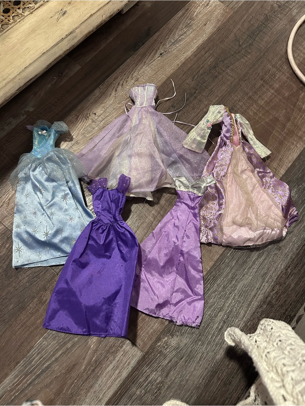 50%off w ❤️ Barbie clothes 5 dresses